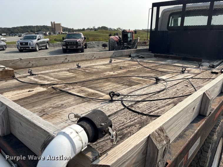 image for item EC4406 2005 International 4300 flatbed truck