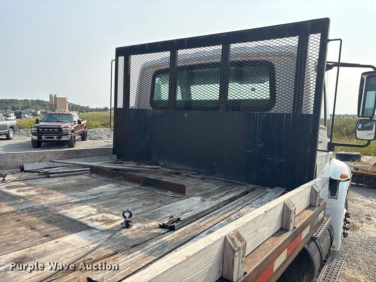 image for item EC4406 2005 International 4300 flatbed truck