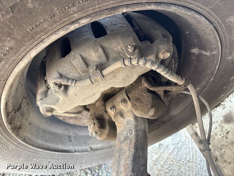 image for item EC4406 2005 International 4300 flatbed truck