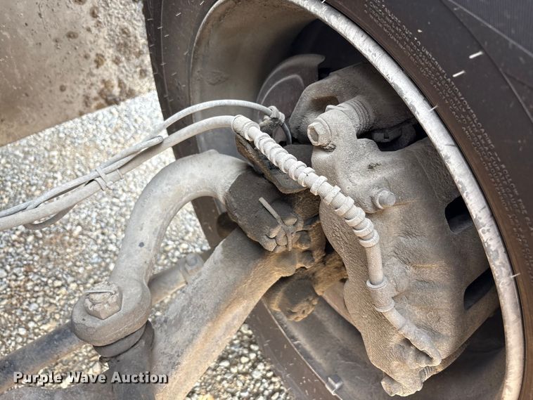 image for item EC4406 2005 International 4300 flatbed truck