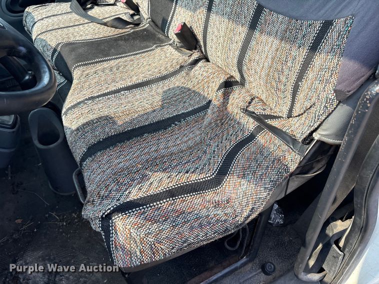 image for item EC4406 2005 International 4300 flatbed truck