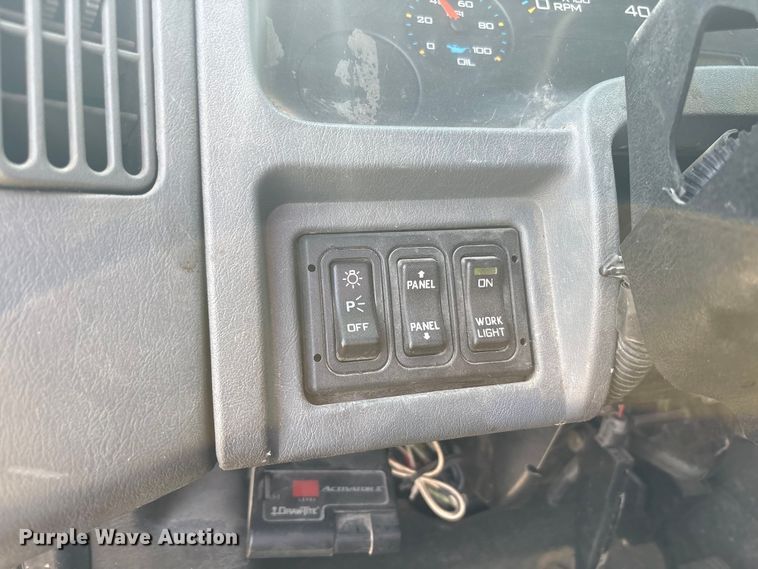 image for item EC4406 2005 International 4300 flatbed truck