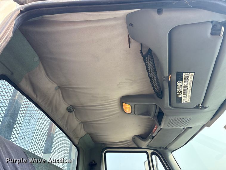 image for item EC4406 2005 International 4300 flatbed truck