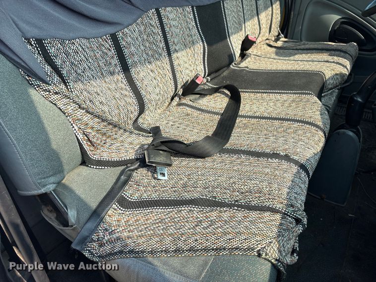 image for item EC4406 2005 International 4300 flatbed truck