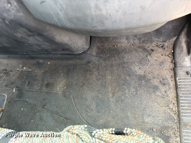 image for item EC4406 2005 International 4300 flatbed truck