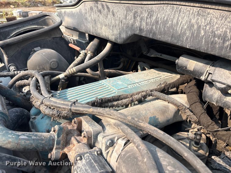 image for item EC4406 2005 International 4300 flatbed truck