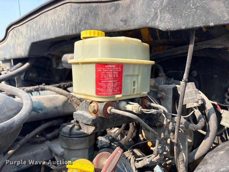 image for item EC4406 2005 International 4300 flatbed truck