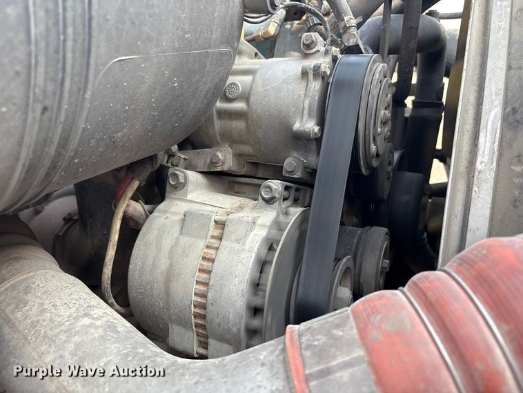 image for item EC4406 2005 International 4300 flatbed truck