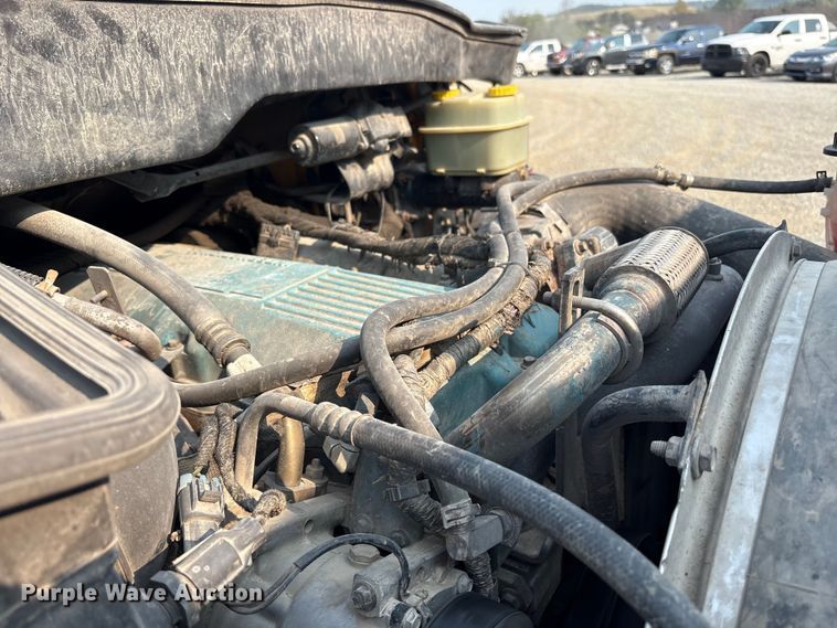 image for item EC4406 2005 International 4300 flatbed truck