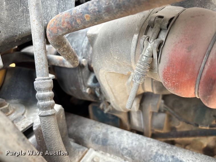 image for item EC4406 2005 International 4300 flatbed truck