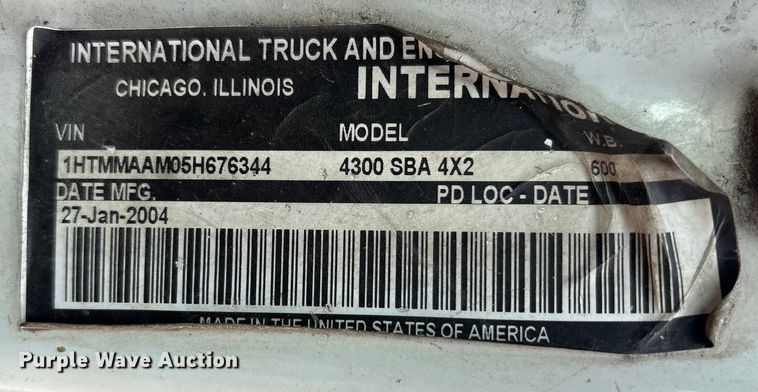 image for item EC4406 2005 International 4300 flatbed truck