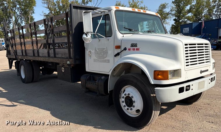 image for item EC4412 2001 International 4700 flatbed truck