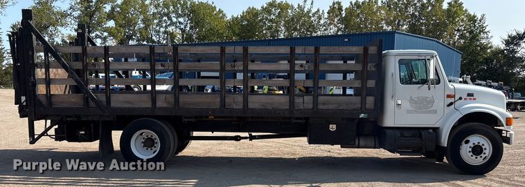 image for item EC4412 2001 International 4700 flatbed truck