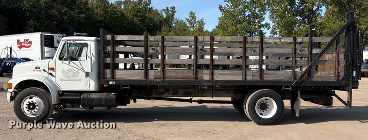 image for item EC4412 2001 International 4700 flatbed truck