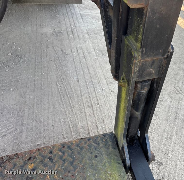 image for item EC4412 2001 International 4700 flatbed truck