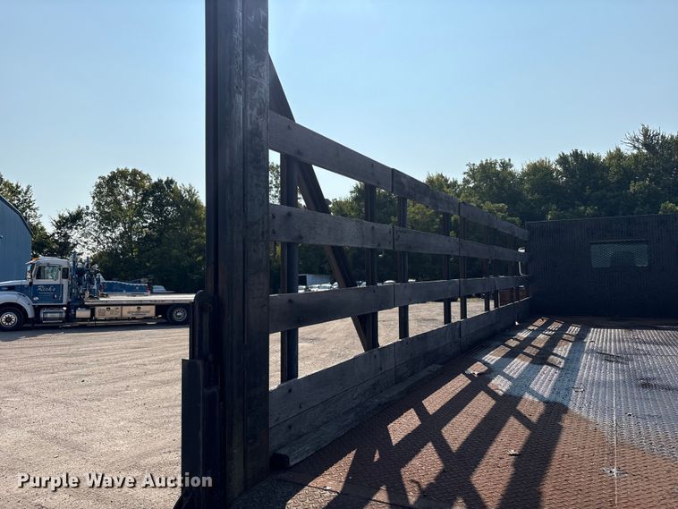 image for item EC4412 2001 International 4700 flatbed truck