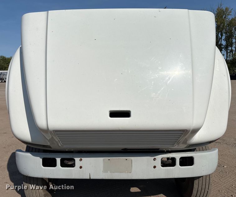 image for item EC4412 2001 International 4700 flatbed truck