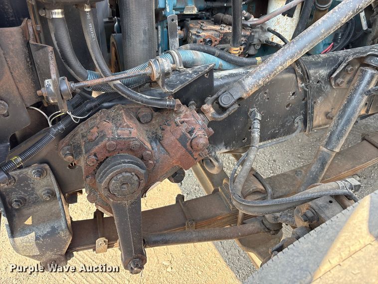 image for item EC4412 2001 International 4700 flatbed truck