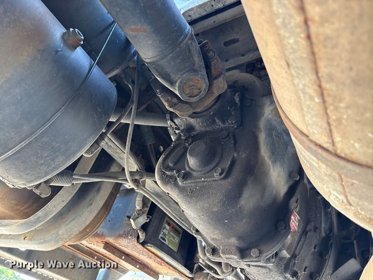 image for item EC4412 2001 International 4700 flatbed truck