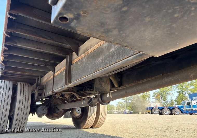 image for item EC4412 2001 International 4700 flatbed truck