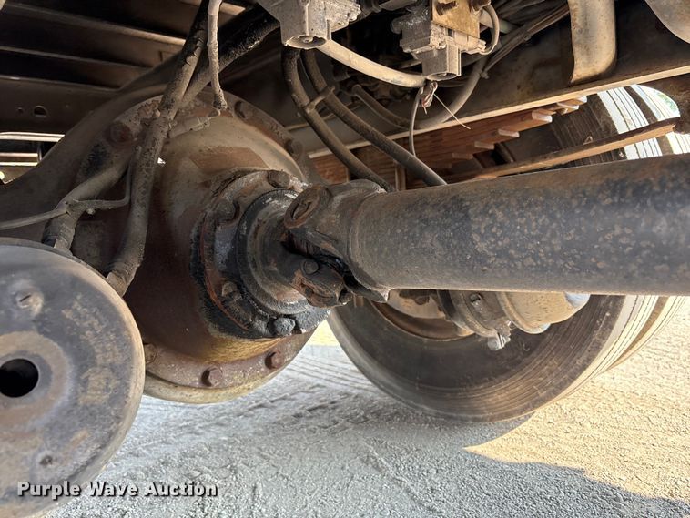 image for item EC4412 2001 International 4700 flatbed truck