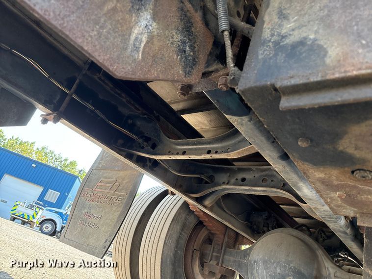 image for item EC4412 2001 International 4700 flatbed truck