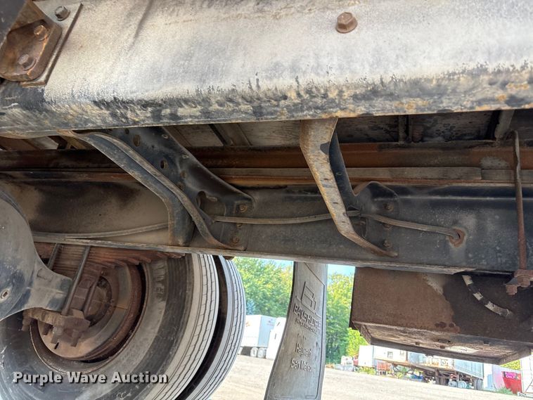 image for item EC4412 2001 International 4700 flatbed truck