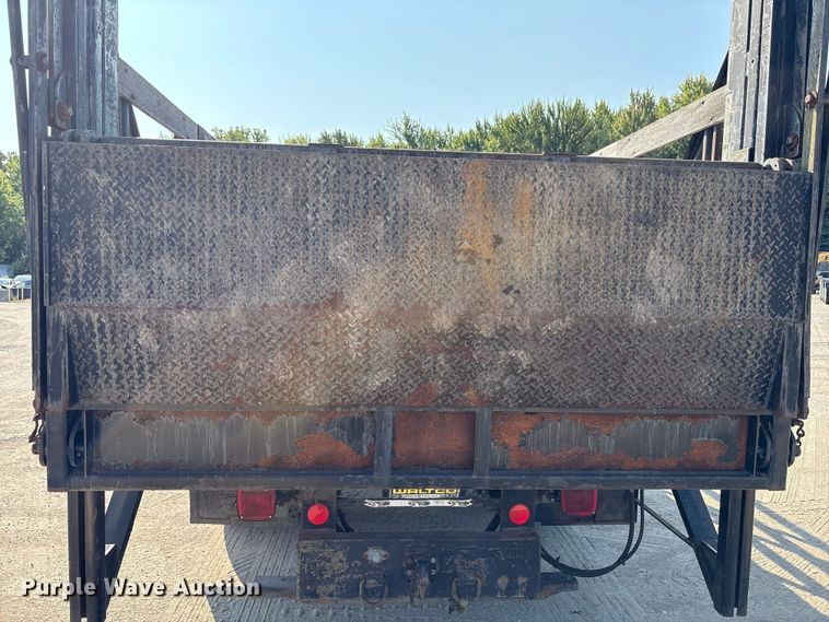 image for item EC4412 2001 International 4700 flatbed truck