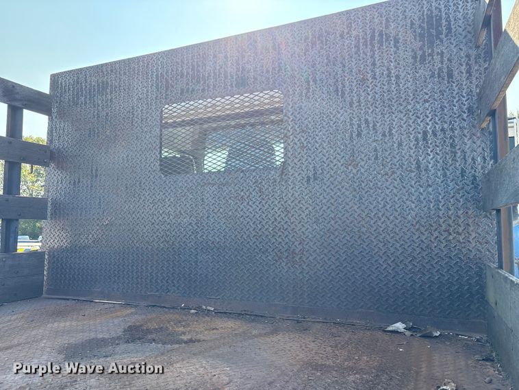 image for item EC4412 2001 International 4700 flatbed truck