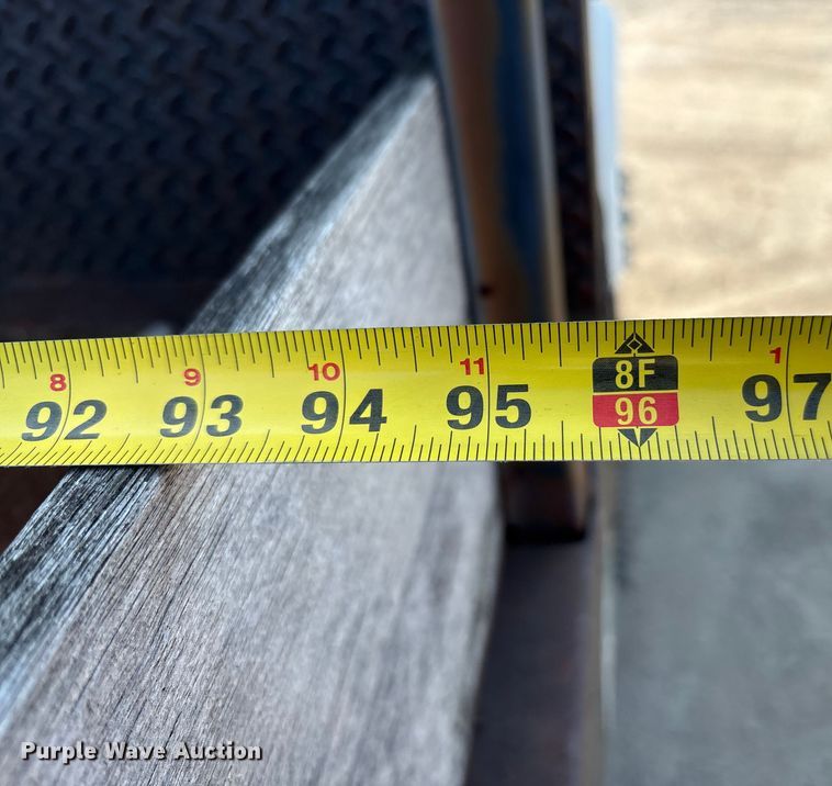 image for item EC4412 2001 International 4700 flatbed truck