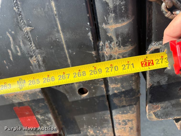 image for item EC4412 2001 International 4700 flatbed truck