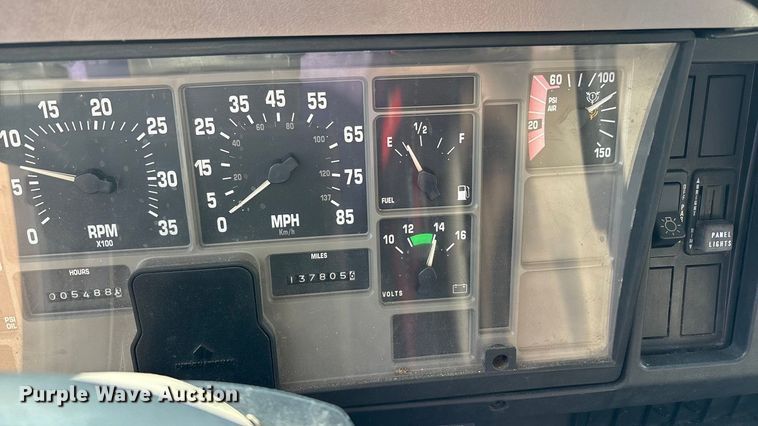 image for item EC4412 2001 International 4700 flatbed truck