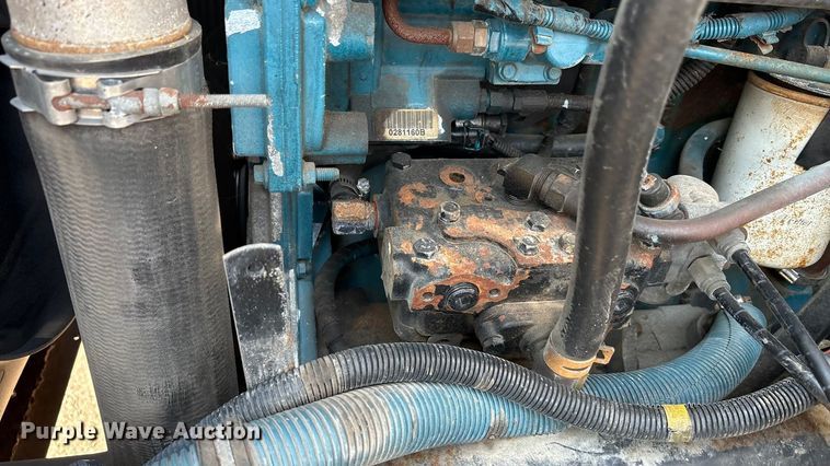 image for item EC4412 2001 International 4700 flatbed truck