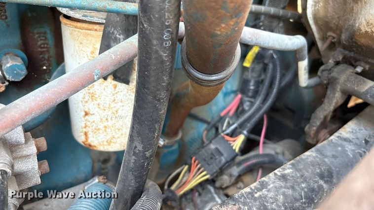 image for item EC4412 2001 International 4700 flatbed truck