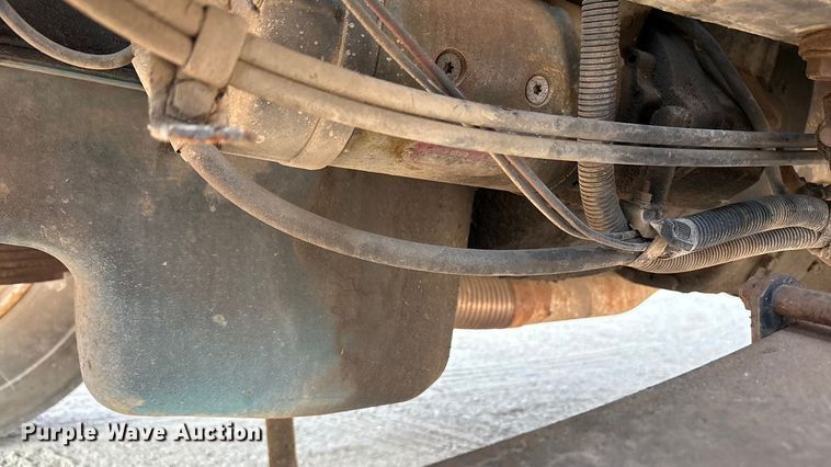 image for item EC4412 2001 International 4700 flatbed truck