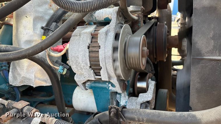 image for item EC4412 2001 International 4700 flatbed truck