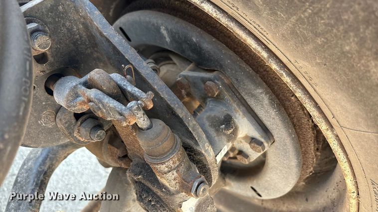 image for item EC4412 2001 International 4700 flatbed truck