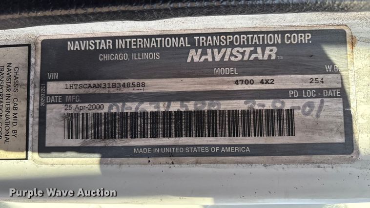 image for item EC4412 2001 International 4700 flatbed truck