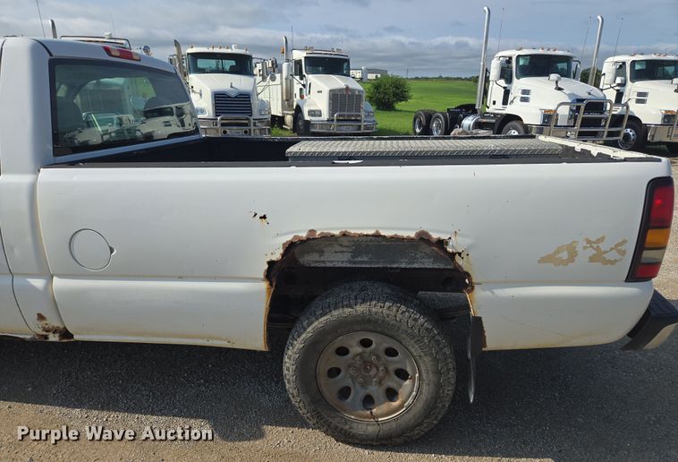 image for item EF1809 2006 GMC Sierra1500 SL  pickup truck