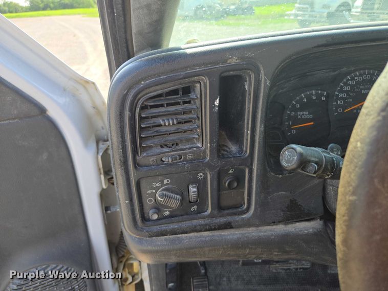 image for item EF1809 2006 GMC Sierra1500 SL  pickup truck