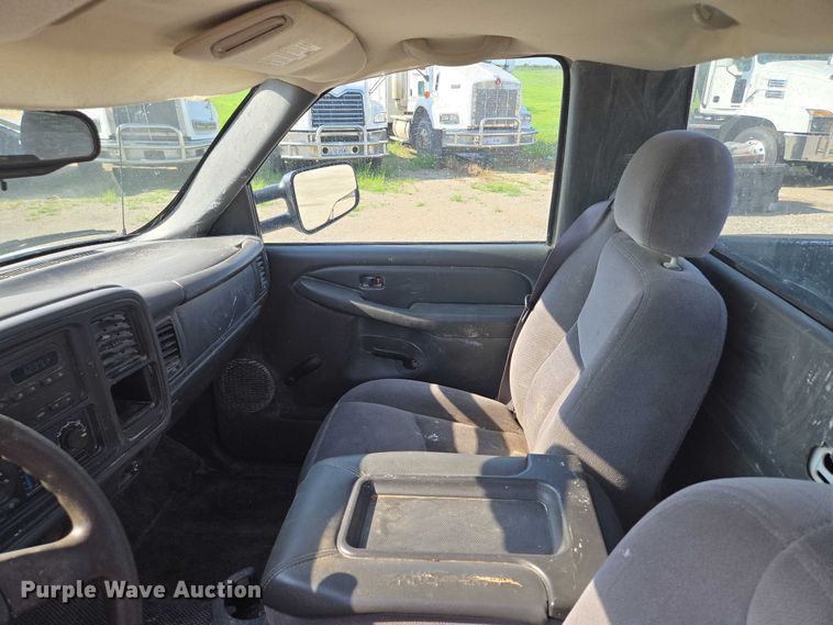 image for item EF1809 2006 GMC Sierra1500 SL  pickup truck