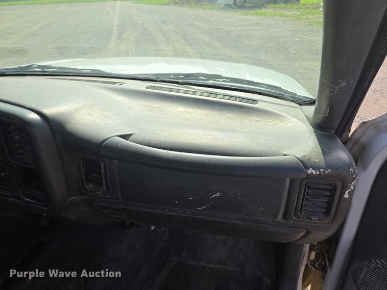 image for item EF1809 2006 GMC Sierra1500 SL  pickup truck