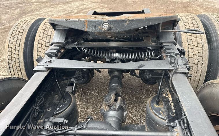 image for item EG5917 2013 Peterbilt 587 semi truck