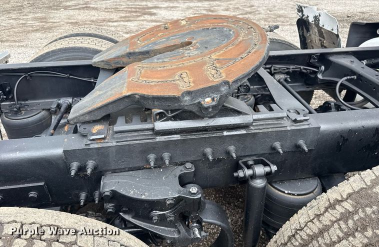 image for item EG5917 2013 Peterbilt 587 semi truck