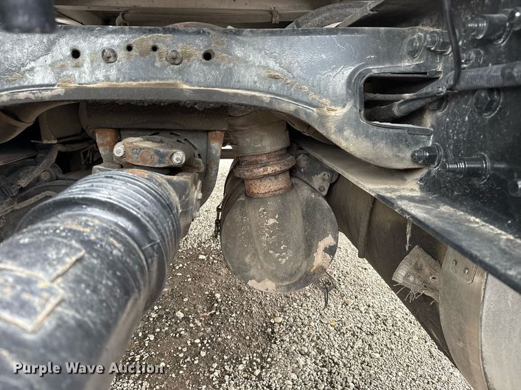 image for item EG5917 2013 Peterbilt 587 semi truck