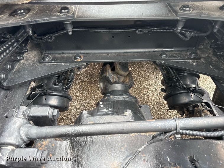 image for item EG5917 2013 Peterbilt 587 semi truck