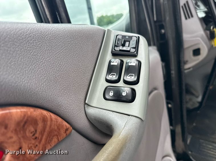 image for item EG5917 2013 Peterbilt 587 semi truck