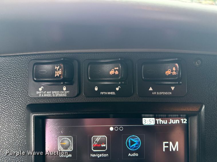 image for item EG5917 2013 Peterbilt 587 semi truck