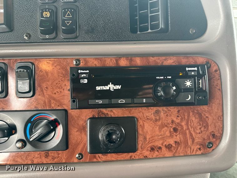 image for item EG5917 2013 Peterbilt 587 semi truck