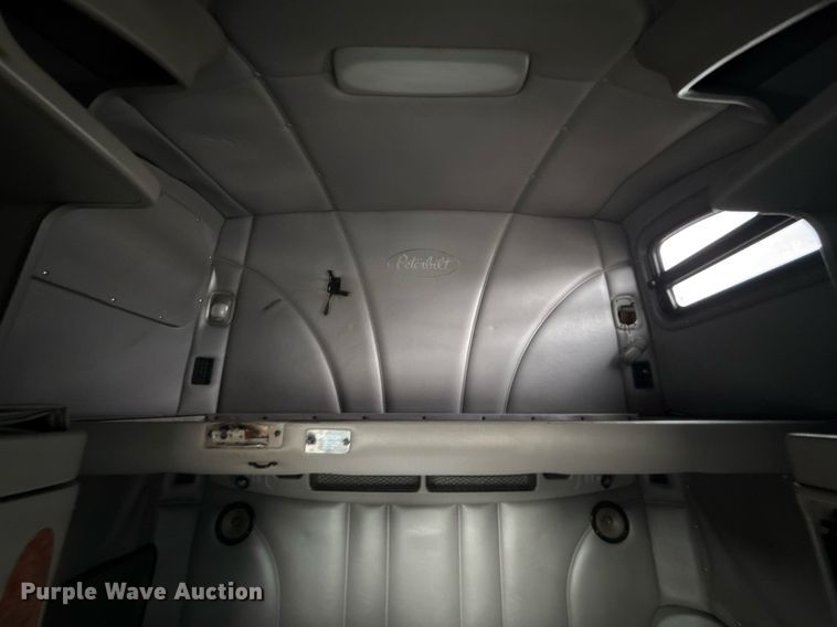 image for item EG5917 2013 Peterbilt 587 semi truck